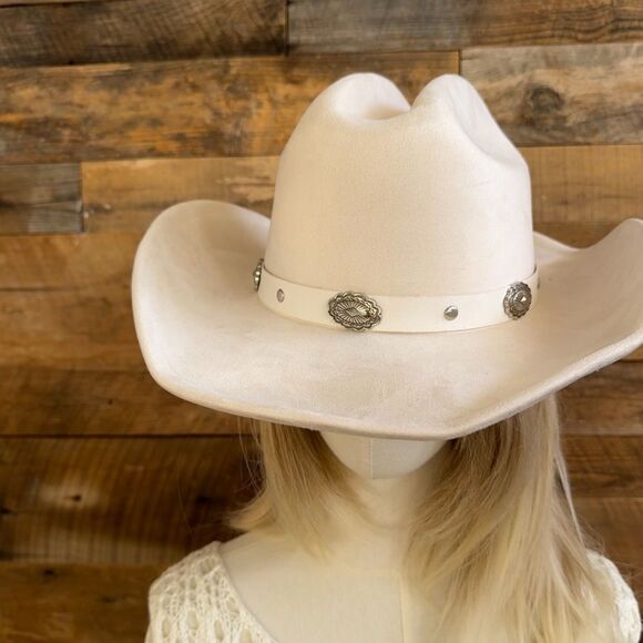 🤍 White Western Cowboy Hat with Silver Conchos – Timeless & Chic 🤍 - Picture 7 of 10